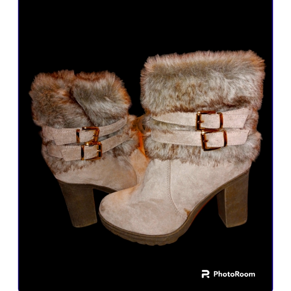 NWt. Global Win Fashion Boots  with Faux fur in khahi color size 8.5